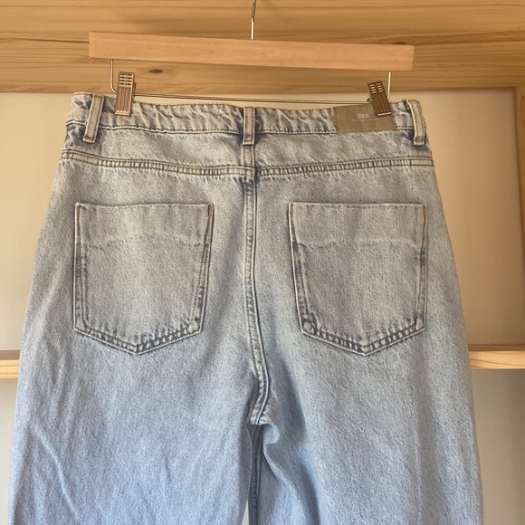 Zara High-Waisted Wide Legged Jeans - Picture 4 of 4
